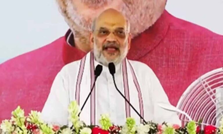 केंद्रीय गृह मंत्री अमित शाह ने बादशाहपुर में जनसभा को संबोधित करते हुए कांग्रेस पर जमकर हमला बोला
