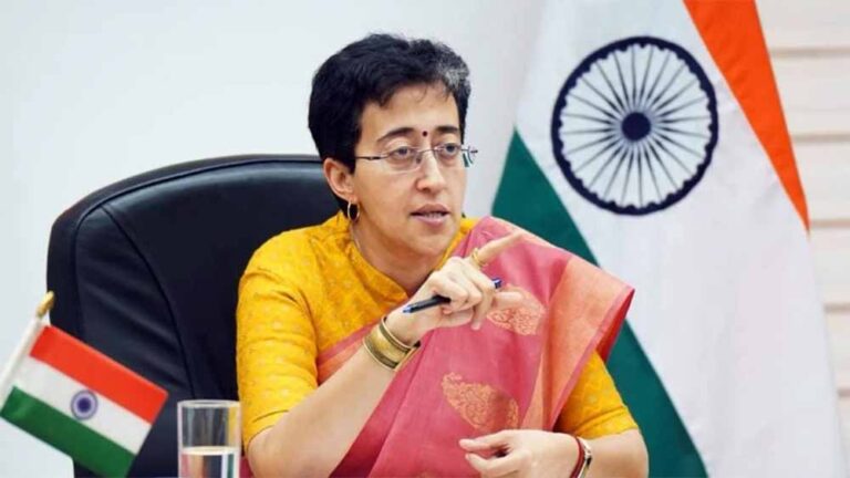 CM आतिशी बोलीं& दिल्ली की सड़कें दिवाली से पहले होंगी गड्ढा मुक्त