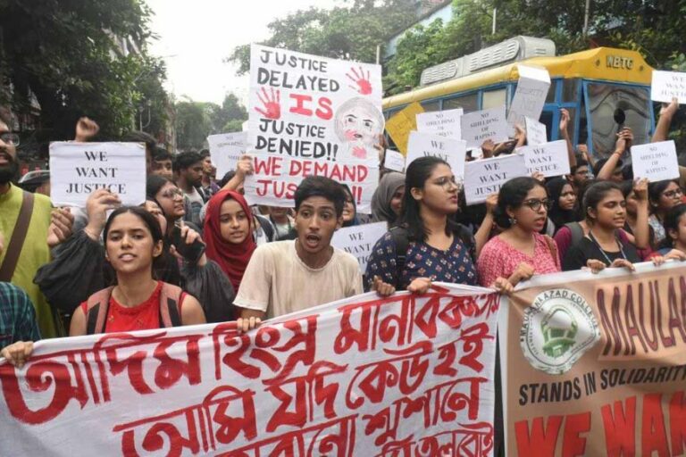 कोलकाता चिकित्सक दुष्कर्म&हत्याकांड : पश्चिम बंगाल में कनिष्ठ चिकित्सकों की हड़ताल जारी