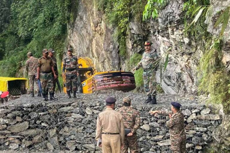 खाई में गिरी सेना की गाडी , चार जवानों की मौत; बंगाल से जा रहे थे सिक्किम
