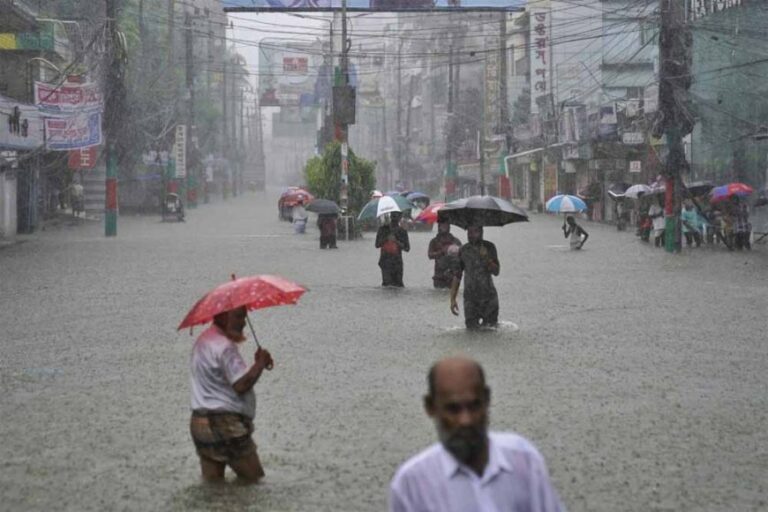 मौसम विभाग के अनुसार& बांग्लादेश के ऊपर बना गहरा दबाव का क्षेत्र, भारत के 5 राज्यों में होगी बहुत भारी बारिश