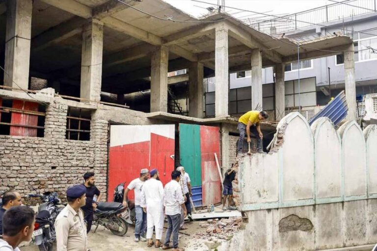 हिमाचल की मंडी की मस्जिद को लेकर एक्शन में प्रशासन, नगर निगम ने काटा बिजली और पानी का कनेक्शन