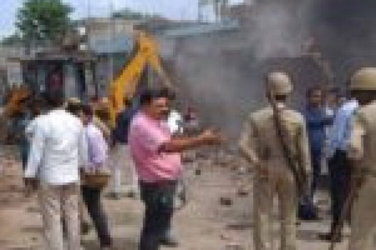 बहराइच में बड़ा ऐक्शन& सरकारी भूमि पर बने 23 अवैध मकान पर बुलडोजर चला