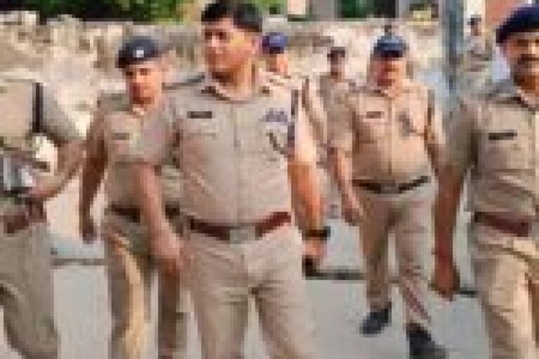 भूमि पर मेढ़ और पेड़ की छंटाई को लेकर दो पक्षों में खूनी संघर्ष, एक ग्रामीण की हत्या, सात लोग गंभीर रूप से घाय