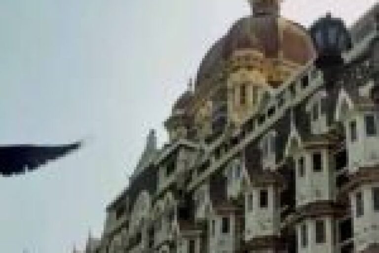 मुंबई में एक बार फिर से आतंकी हमले का अलर्ट जारी, कई जीचों पर लगाई गई रोक, सेक्योरिटी बढ़ाने के निर्देश
