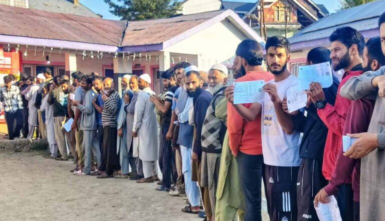 जम्मू&कश्मीर के तीसरे चरण में भी बंपर वोटिंग के आसार