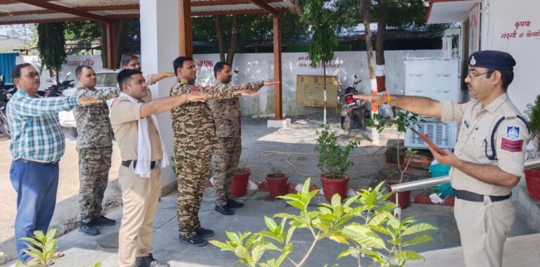 महिला और बालिकाओं की सुरक्षा हेतु जिले के समस्त थानों  में पुलिस अधिकारी,कर्मचारियों ने सुरक्षा की शपथ दिलाई