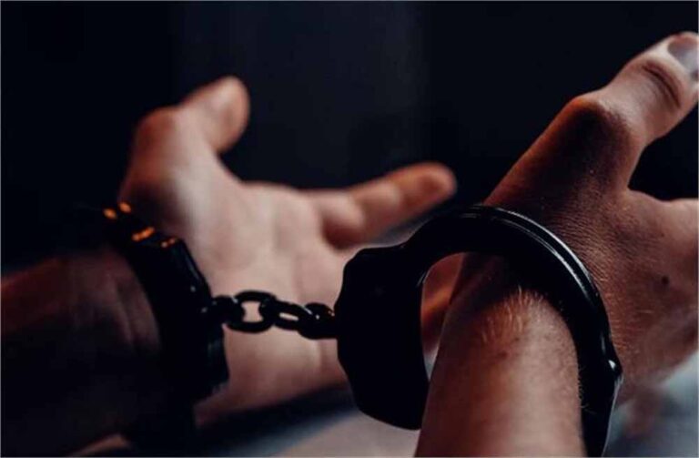 लूटपाट करने वाले गिरोह के 2 सदस्य हुए गिरफ्तार, एक दर्जन से ज्यादा वारदातें आई सामने