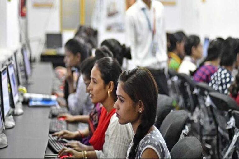 देश में जॉब करने वाली महिलाओं की संख्या में तेजी, 2023&24 तक बेरोजगारी दर में 50 फीसदी तक की कमी: रिपोर्ट