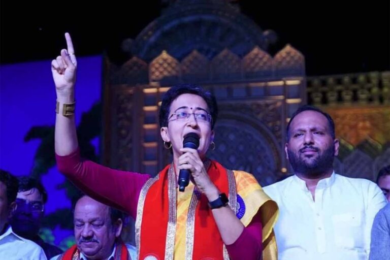 भाजपा ने CM आतिशी से हिंदुओं की भावनाएं आहत करने का आरोप लगाते हुए उनसे माफी की भी मांग की