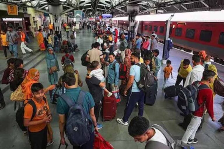 आगामी त्योहारों को देखते हुए रेलवे ने एडवाइजरी जारी की, स्टेशनों में लगातार जारी रहे पेट्रोलिंग