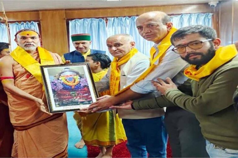 राम मंदिर में साई की मूर्ति होने पर शंकराचार्य भड़के, राम मंदिर गए बिना ही वापस लौटे