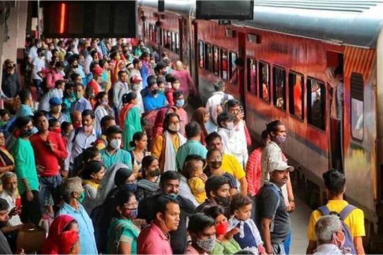 रेलवे ने स्टेशन पर कुछ नई व्यवस्थाएँ लागू की, अब रिजर्वेशन वाले कोच में नहीं चढ़ पाएंगे जनरल टिकट वाले