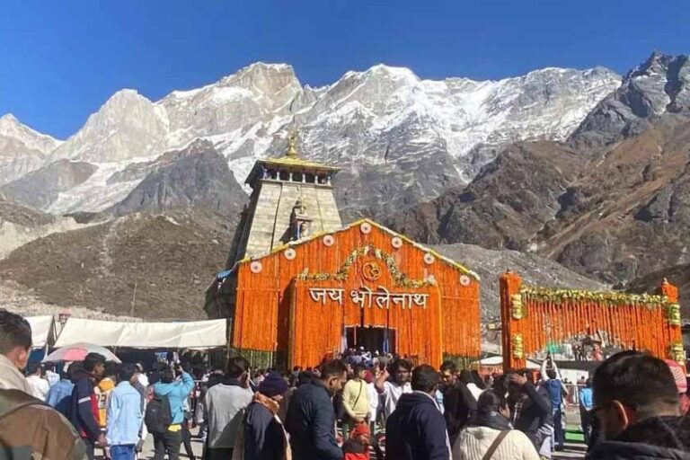 केदारनाथ के कपाट बंद होने की प्रकिया शुरू, मंदिर को 10 क्विंटल फूलों से सजाया जा रहा