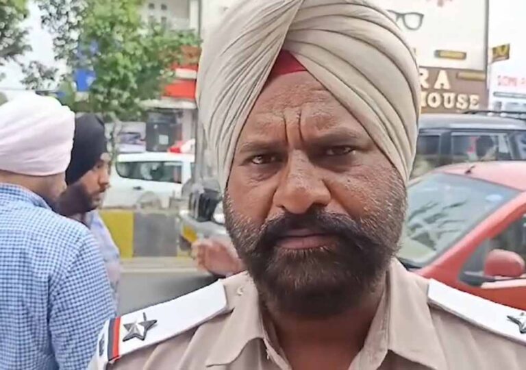 जालंधर में स्कूल बस व कार की टक्कर, मौके पर माहौल गरमाया