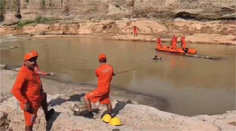 चक्की दरिया में पूजा सामग्री प्रवाह करने गए बाप&बेटा दरिया में डूब गए, हुई मौत