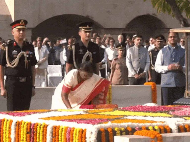राष्ट्रपति द्रौपदी मुर्मू ने सोशल मीडिया प्लेटफॉर्म ‘एक्स’ पर महात्मा गांधी और लाल बहादुर शास्त्री की जयंती पर दी श्रद्धांजलि