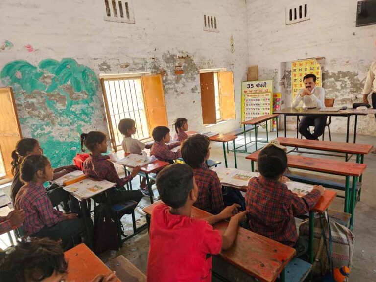 पंजाब में खाद्य आयोग के चेयरमैन मुकंद शर्मा का स्कूल और आंगनवाड़ी केंद्र में औचक निरीक्षण, मची खलबली