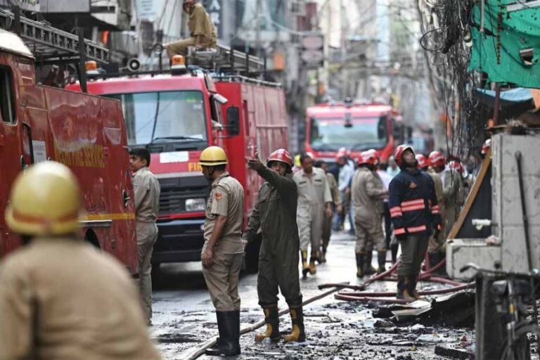 दिवाली के जश्न के बीच दिल्ली में आग के सभी रिकॉर्ड टूटे, 2 दिन में आईं हादसों की इतनी कॉल