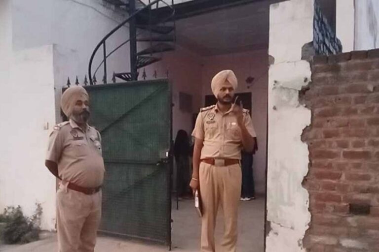 पंजाब में देह व्यापार के धंधे का पर्दाफाश, आपत्तिजनक हालत में पकड़े लड़के&लड़कियां, पुलिस ने 3 FIR दर्ज की