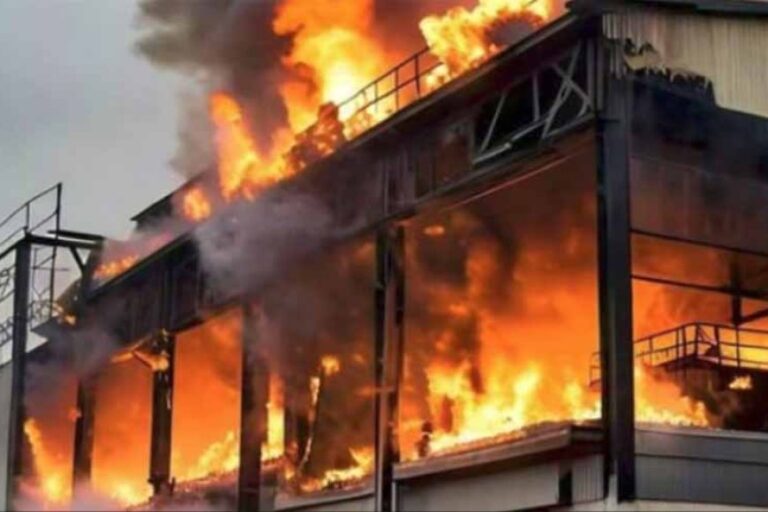 छत्रपति संभाजीनगर के फुलंबरी इलाके में देर रात एक भयानक हादसा, दुकान में लगी आग, तीन लोगों की मौत