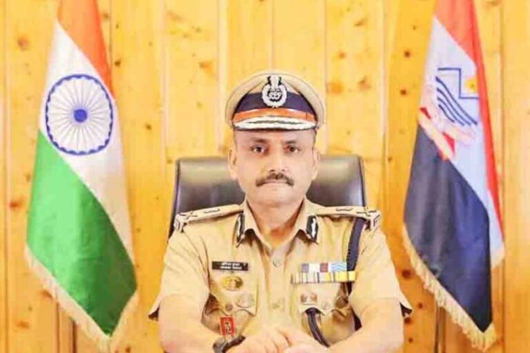 डीजीपी ने दिए बैरियर व सीसीटीवी की निगरानी बढ़ाने के निर्देश