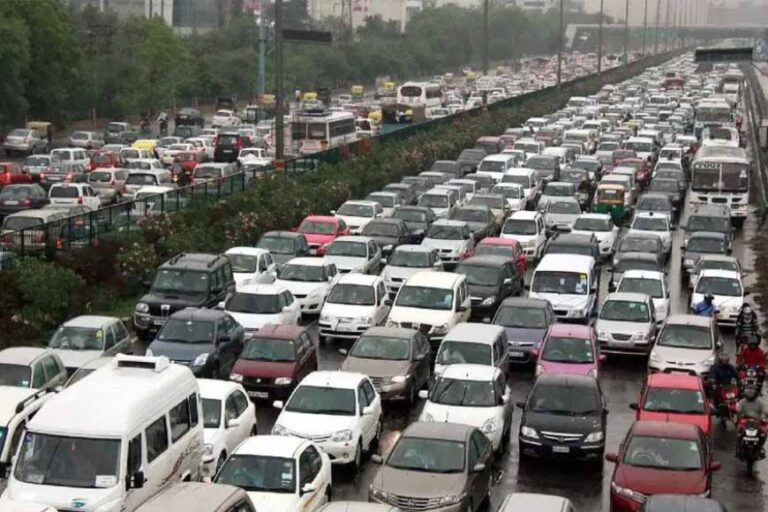 एनसीआर में लगातार बढ़ते प्रदूषण को देखते हुए ग्रेडेड एक्शन रिस्पांस प्लान (ग्रैप) के स्टेज 3 को लागू कर दिया गया