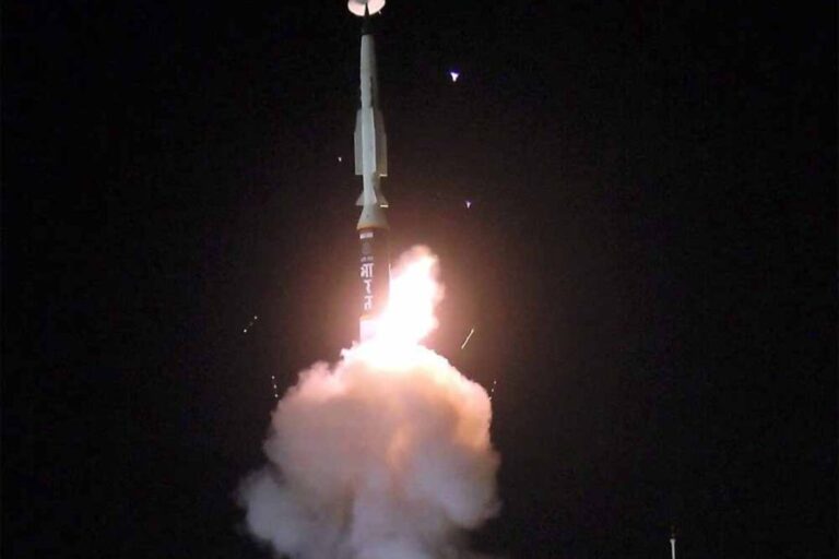 रक्षा मंत्री राजनाथ सिंह ने बताया – भारत ने लंबी दूरी की मारक क्षमता वाली हाइपरसोनिक मिसाइल का सफल परीक्षण किया