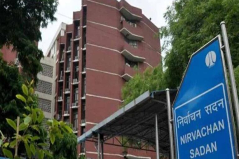 महाराष्ट्र में चुनाव आयोग ने पिछले एक महीने में आचार संहिता उल्लंघन की 7,784 शिकायतों का समाधान किया