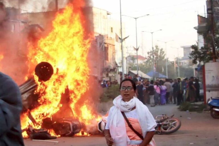 इंफाल घाटी में उग्र हो रहे प्रदर्शन, CM के पैतृक घर को भी बनाया निशाना, 4 और विधायकों के घर जलाए गए