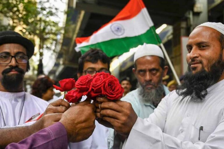 कोलकाता में कुछ डॉक्टरों ने बड़ा फैसला किया, बांग्लादेश से आने वाले मरीजों का इलाज करने से इनकार किया