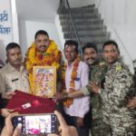 प्रधान आरक्षक का स्थानांतरण होने पर  कोतवाली  थाना  टीआई स्टाफ द्वारा दी गई भावभीनी विदाई