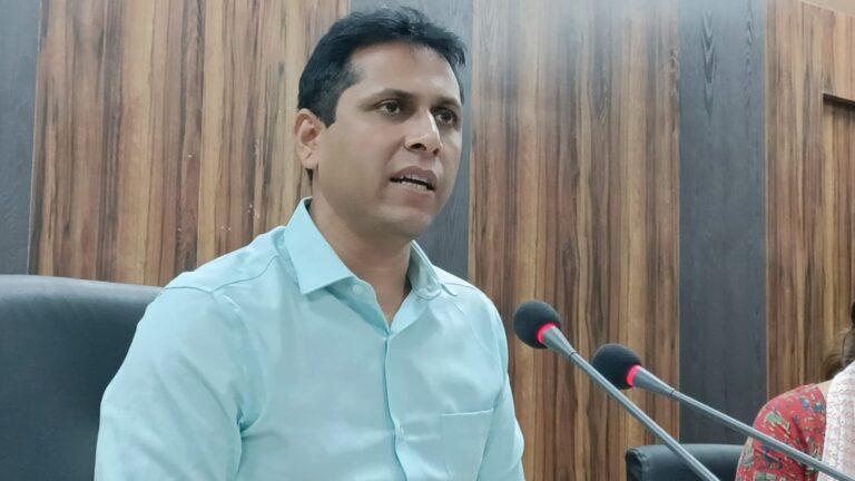 कलेक्टर का स्पष्ट निर्देश. नालों और नालियों की सफाई में लापरवाही बर्दाश्त नहीं।