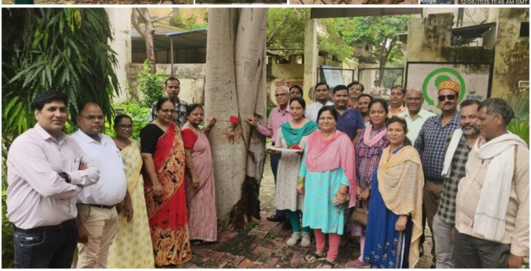 इको क्लब के द्वारा वृक्षों को रक्षा सूत्र बांध कर लिया वृक्षों की रक्षा करने का संकल्प